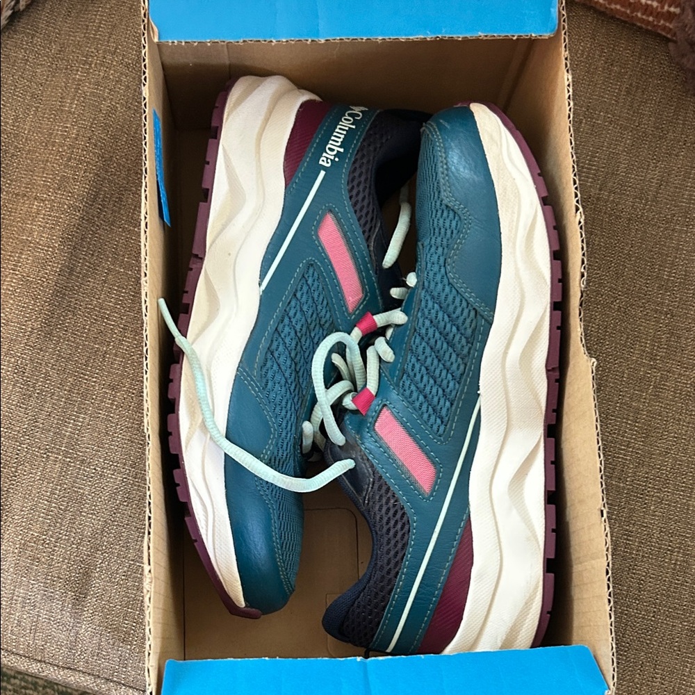 Columbia Women's Blue and Pink Athletic Shoes